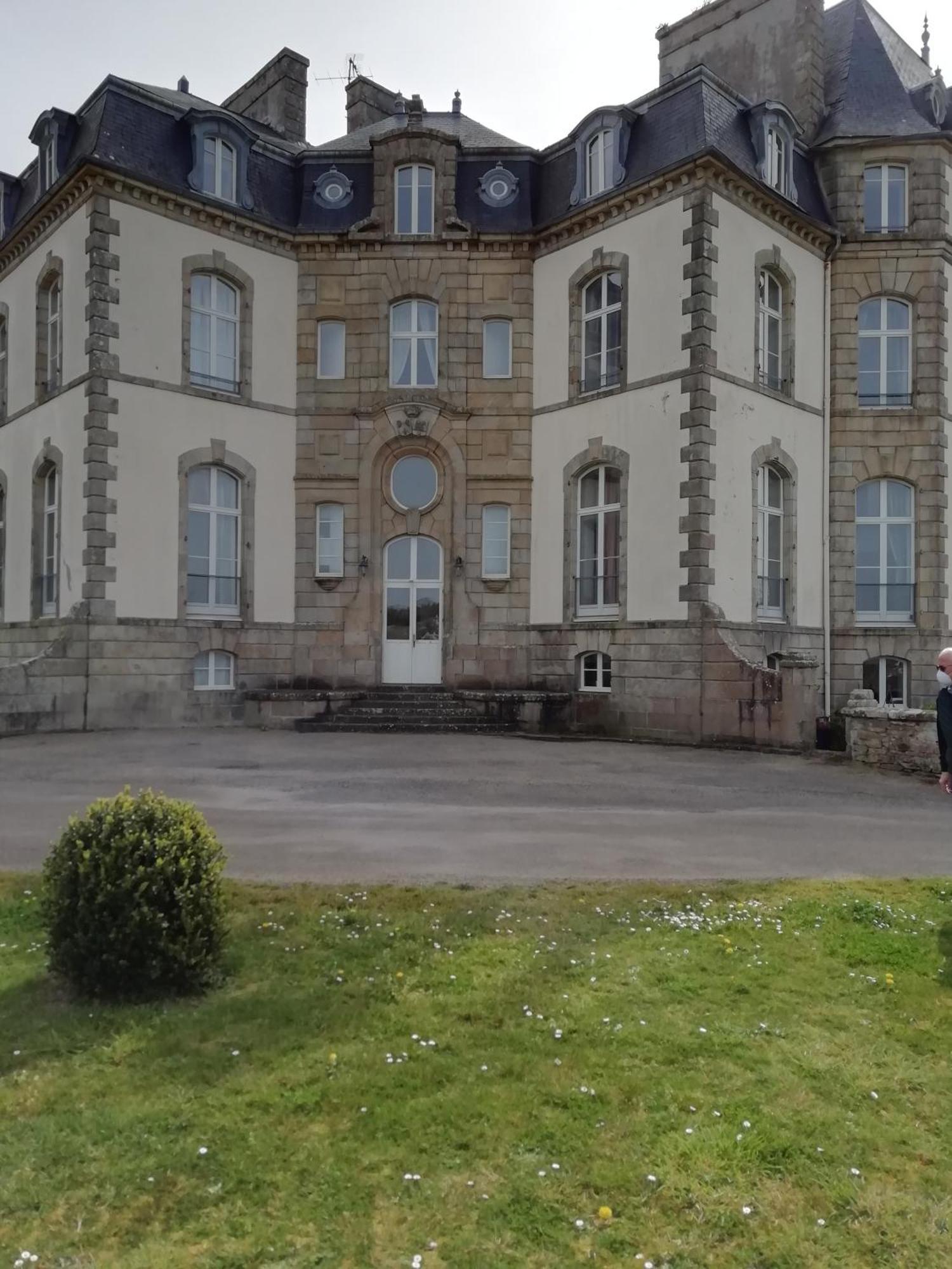Chateau De Locqueran Pierres Et Filets Bleus Одиерн Екстериор снимка